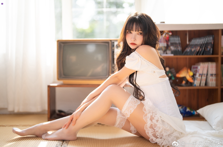 一千只猫薄禾写真合集:清纯与性感并存的顶级Coser作品推荐 一千只猫薄禾写真合集:清纯与性感并存的顶级Coser作品推荐