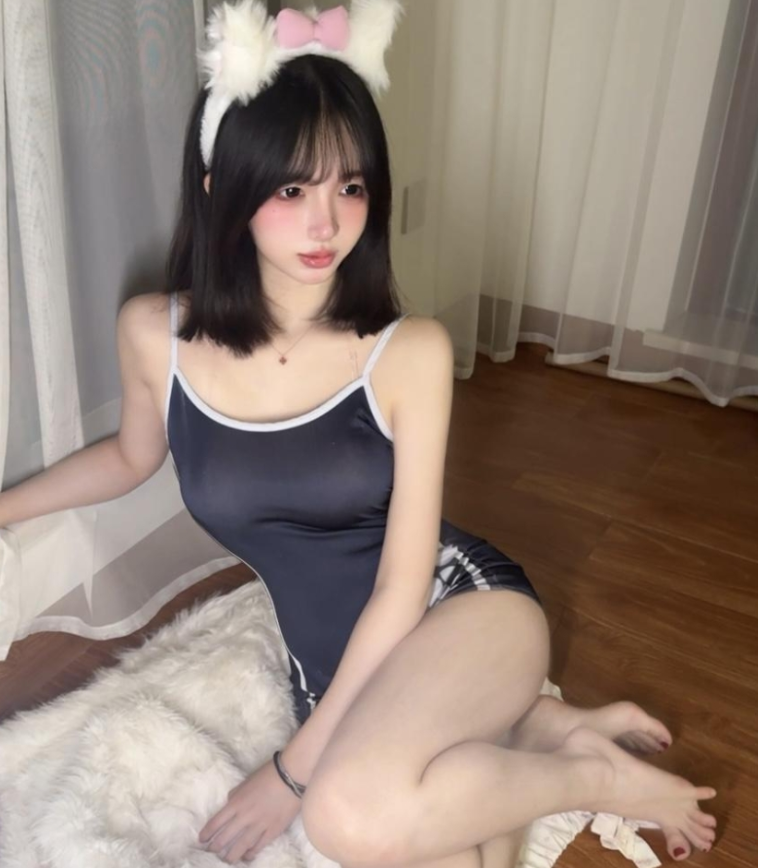 白丝美腿福利是只小甜宠写真图包合集下载