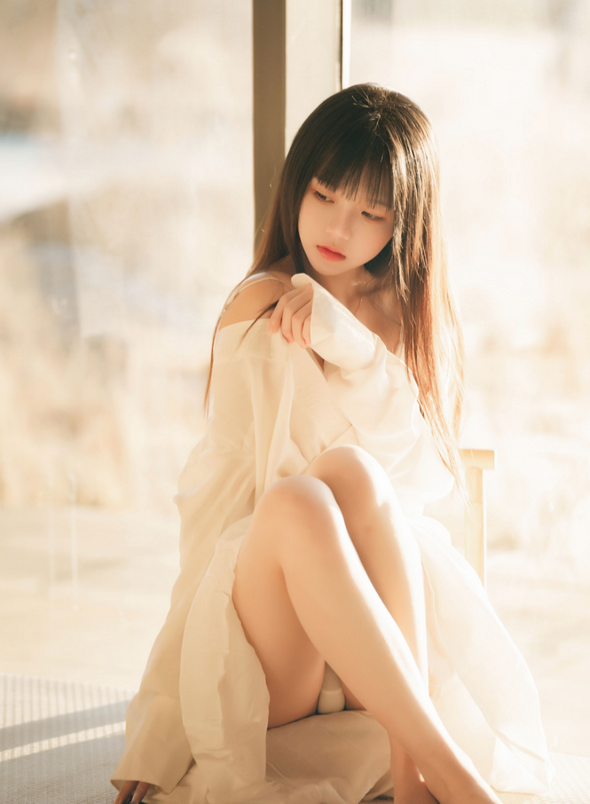 喵写真 桜桃喵：白色衬衫与黄昏夕阳主题写真