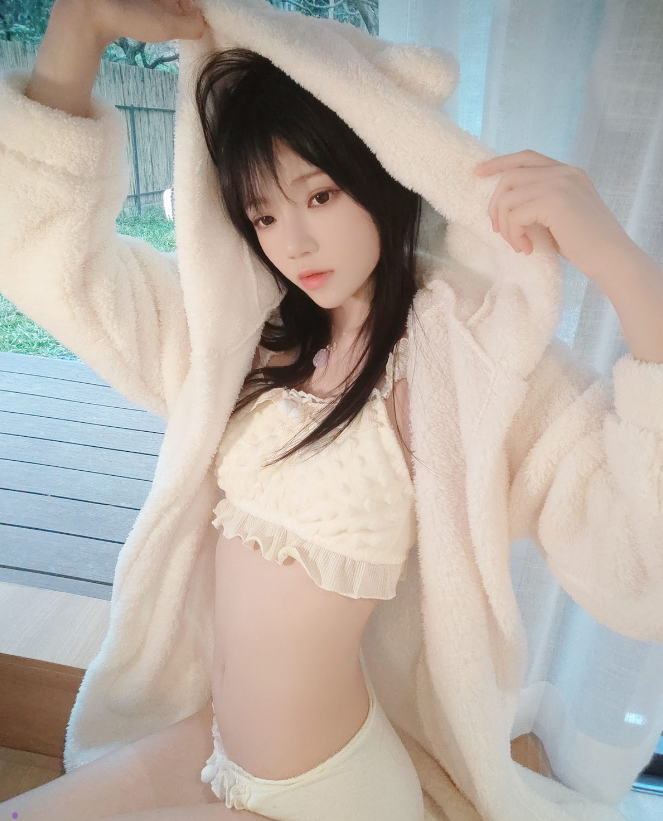 白丝萝莉控 桜桃喵写真图包合集下载