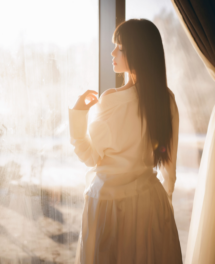 喵写真 桜桃喵：白色衬衫与黄昏夕阳主题写真