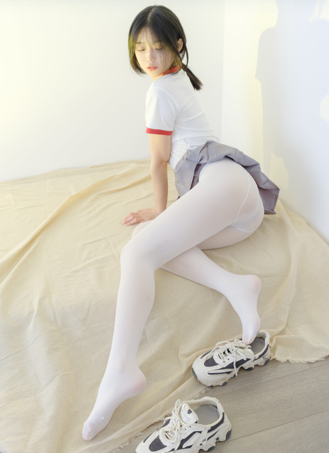 白丝美腿福利小樱 森萝财团写真图包合集下载 白丝美腿福利小樱 森萝财团写真图包合集下载