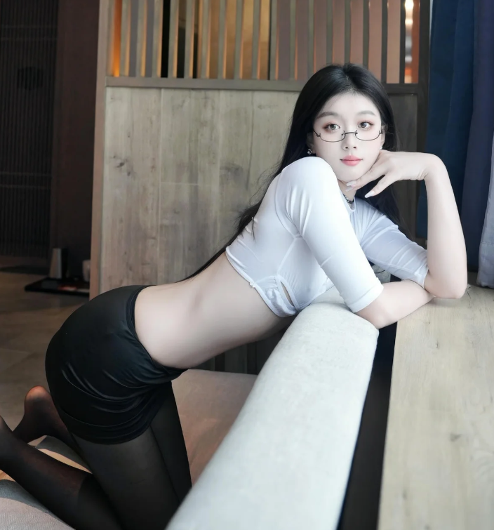 黑丝美腿福利 嗲囡囡江念鱼写真资源合集下载