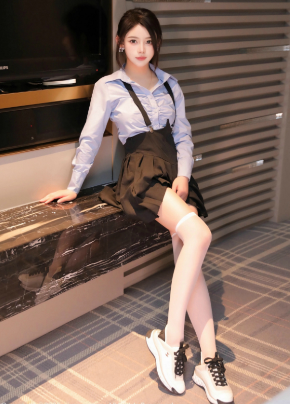 秀人网黑丝御姐爱酱里写真图包合集下载