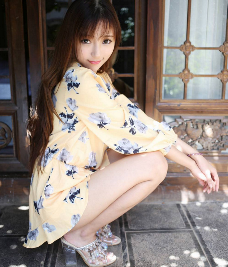 白丝美腿福利 王馨瑶Yanni秀人网写真资源合集下载