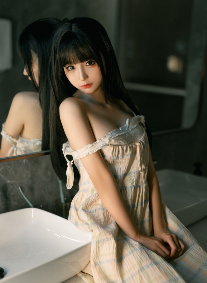 动漫博主 蠢沫沫：晨醒 - 格子连衣裙与白色袜子主题写真