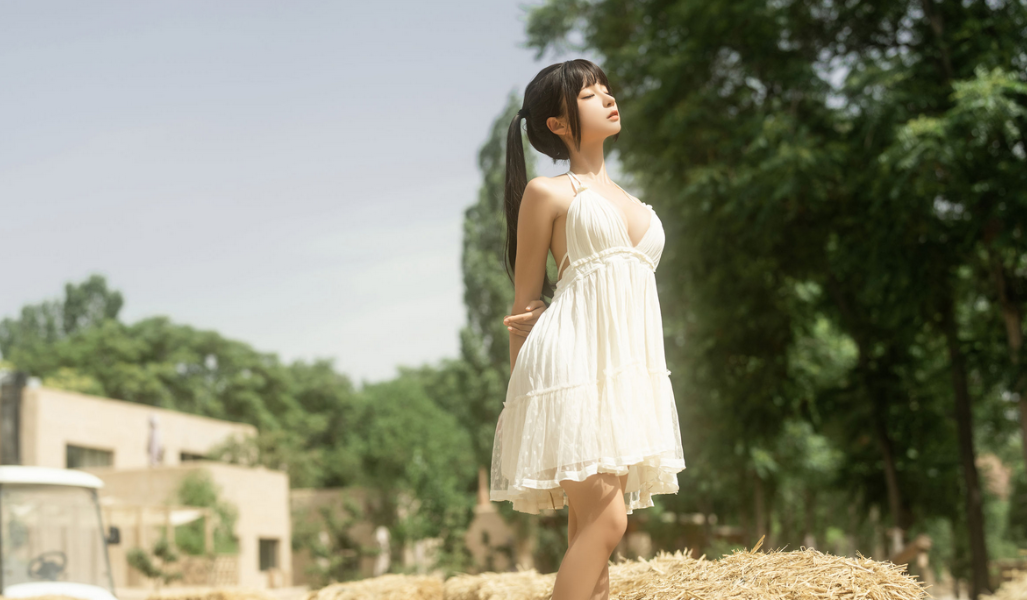 丝袜美腿福利 蠢沫沫咖啡屋白色低胸连衣裙写真资源合集下载