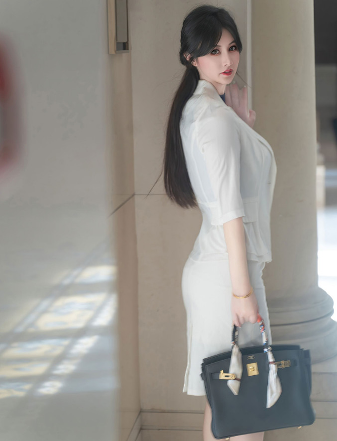 秀人网诗诗kik写真推荐：丝袜美臀演绎极致性感风情