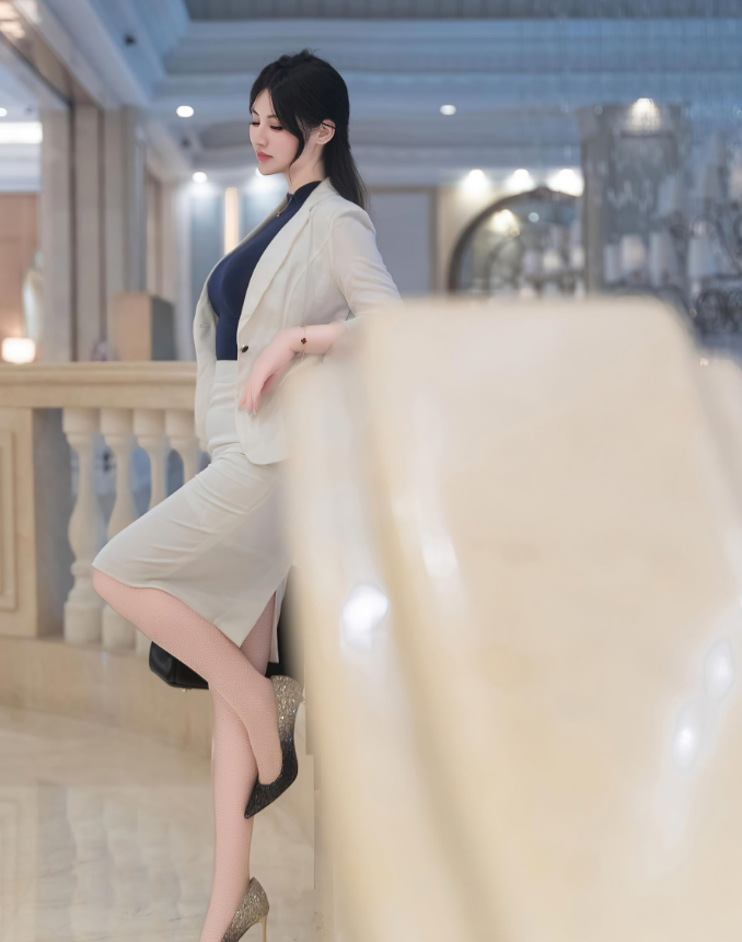 秀人网诗诗kik写真推荐：丝袜美臀演绎极致性感风情