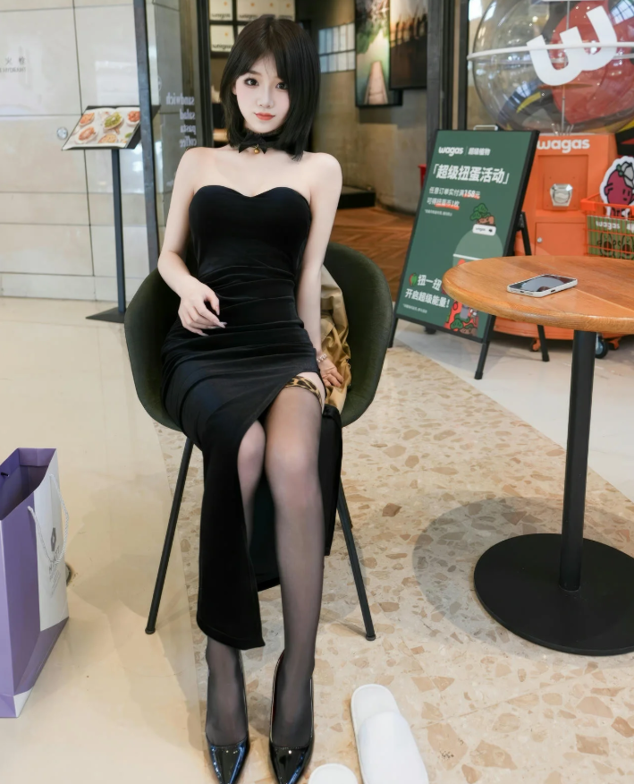 秀人网性感佳人 阿汁:黑色连衣裙与黑色丝袜主题写真 秀人网性感佳人 阿汁:黑色连衣裙与黑色丝袜主题写真