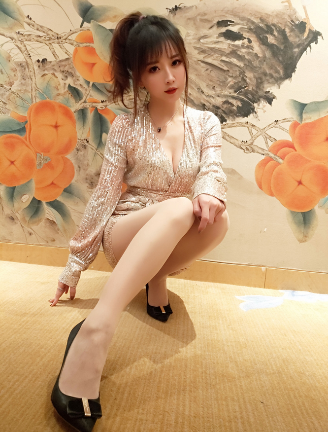 斗鱼主播小女巫露娜 亮片裙肉丝写真资源合集下载 斗鱼主播小女巫露娜 亮片裙肉丝写真资源合集下载