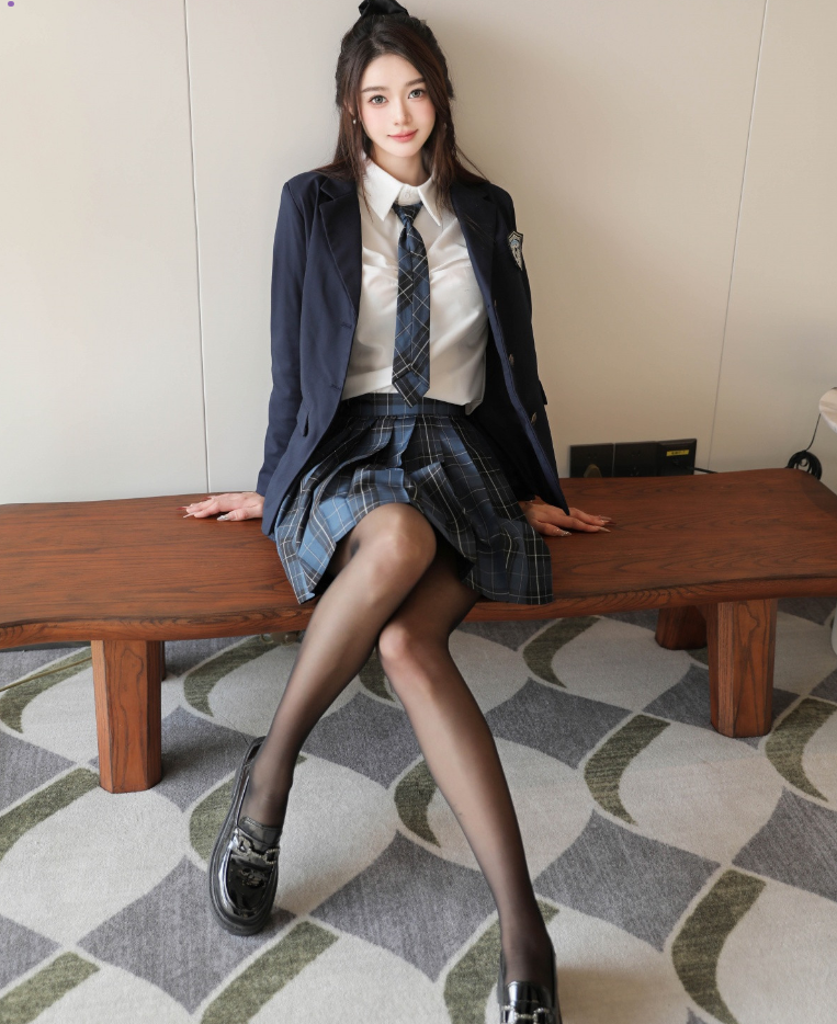 白丝美腿福利Candy糖糖秀人网写真图片以及视频合集下载