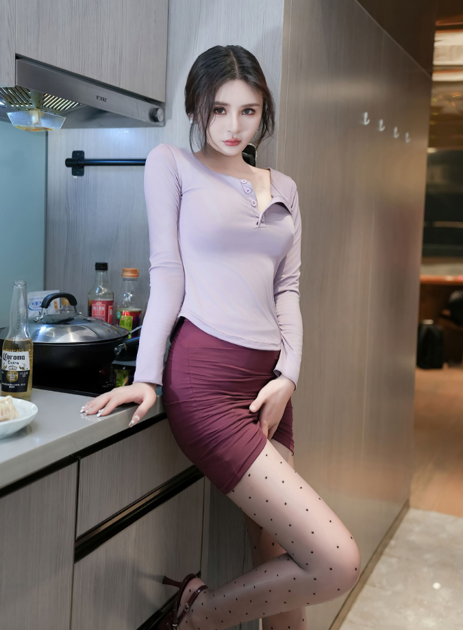 丝袜诱惑 Emily尹菲 秀人网写真资源合集下载