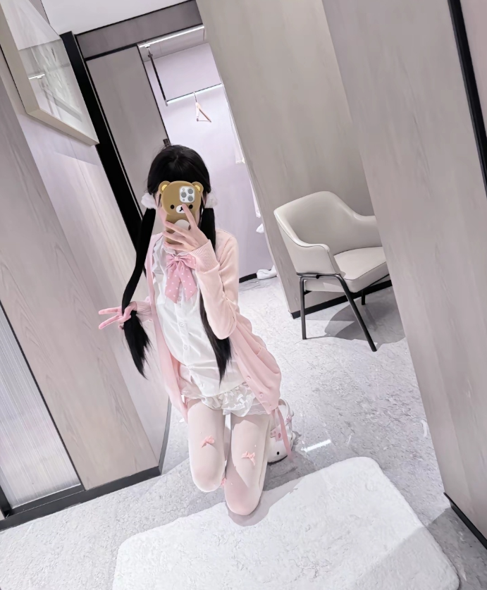 一口幼桃 清纯 软萌少女的居家甜心写真套图合集下载