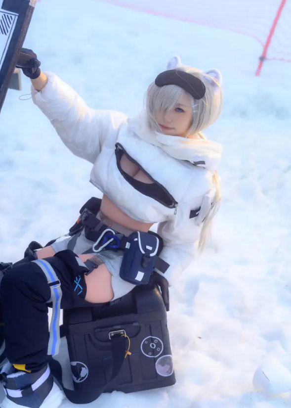 制服诱惑破冰美人亦南南南极地探险主题写真资源合集下载