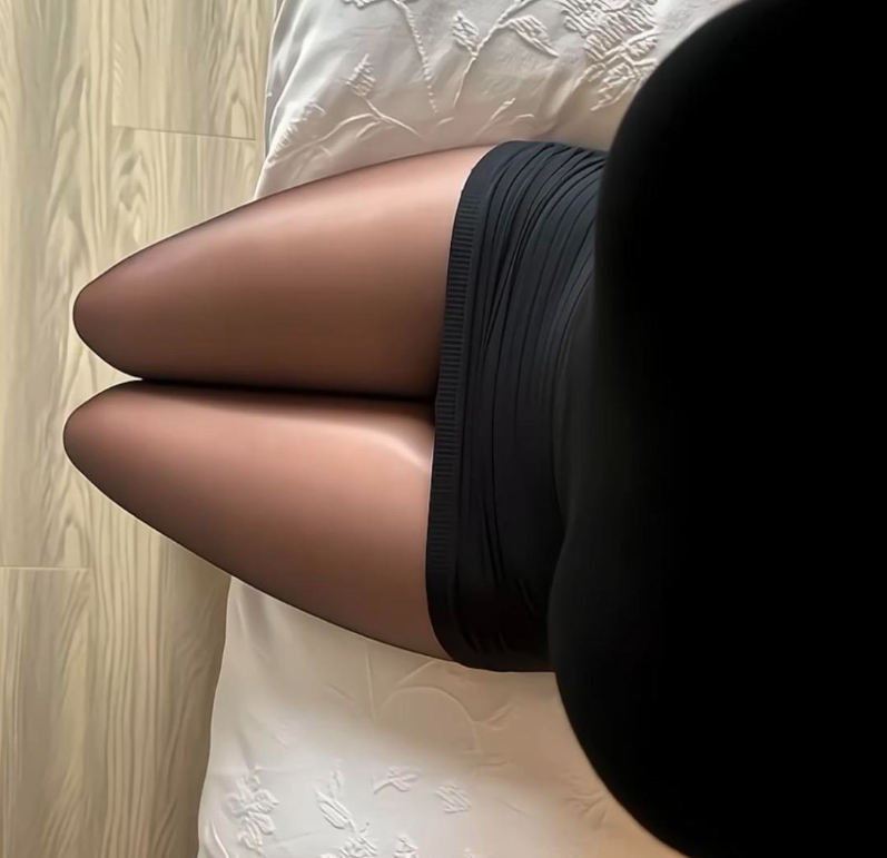 微密圈 保守的妻子 暗调蕾丝诱惑写真图片以及视频合集下载