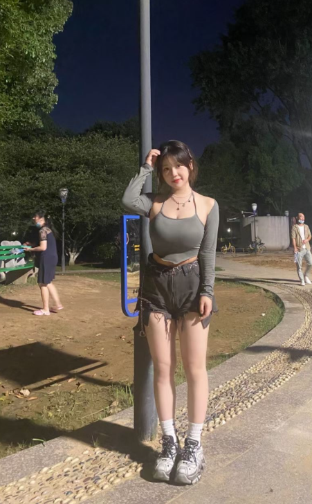 微密圈 巨乳美女 温柔可爱多多杨夕阳公园邂逅写真资源合集下载