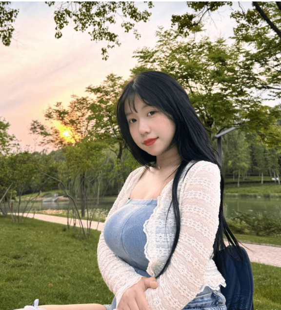 微密圈 巨乳美女 温柔可爱多多杨夕阳公园邂逅写真资源合集下载