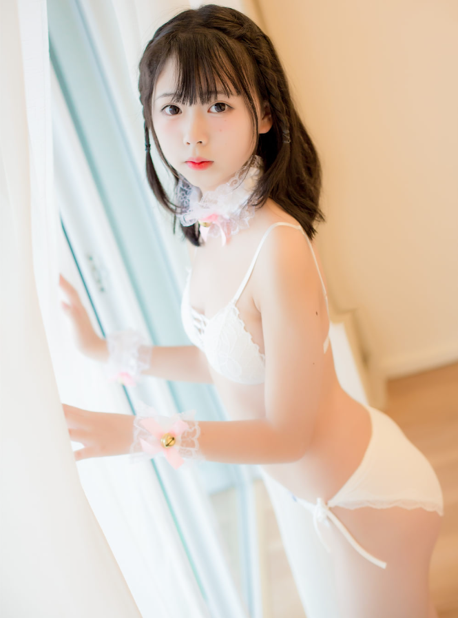 向小圆窗边柔情写真图片以及视频合集下载 向小圆窗边柔情写真图片以及视频合集下载