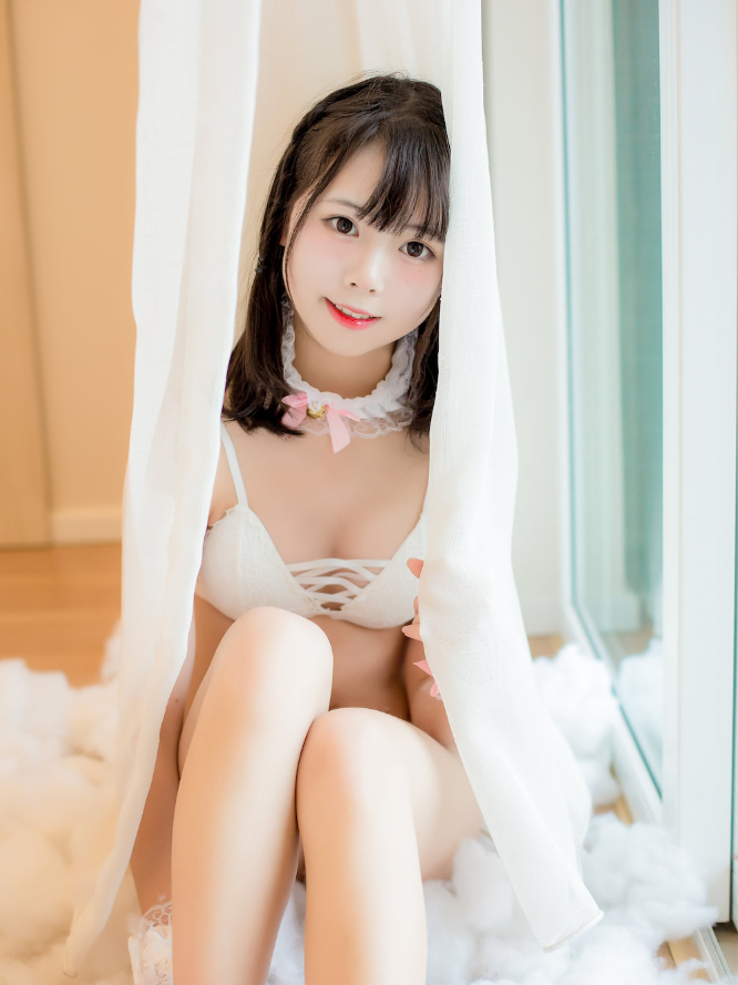 向小圆窗边柔情写真图片以及视频合集下载 向小圆窗边柔情写真图片以及视频合集下载