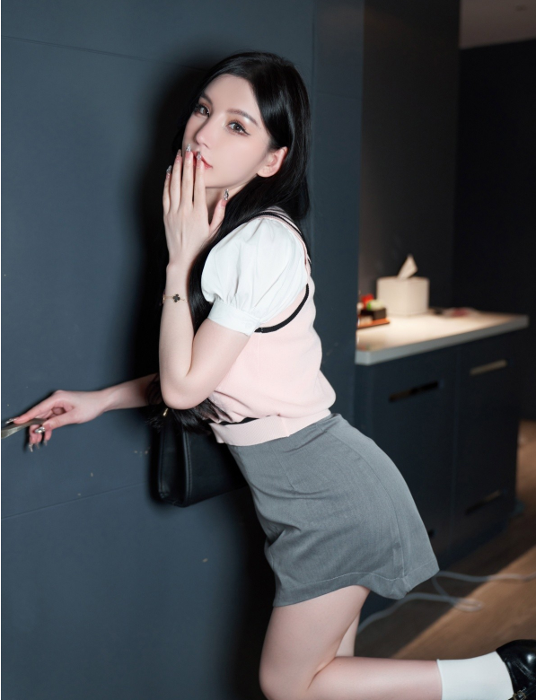 制服诱惑秀人网娇俏周于希sally制服回眸写真图片以及视频资源合集