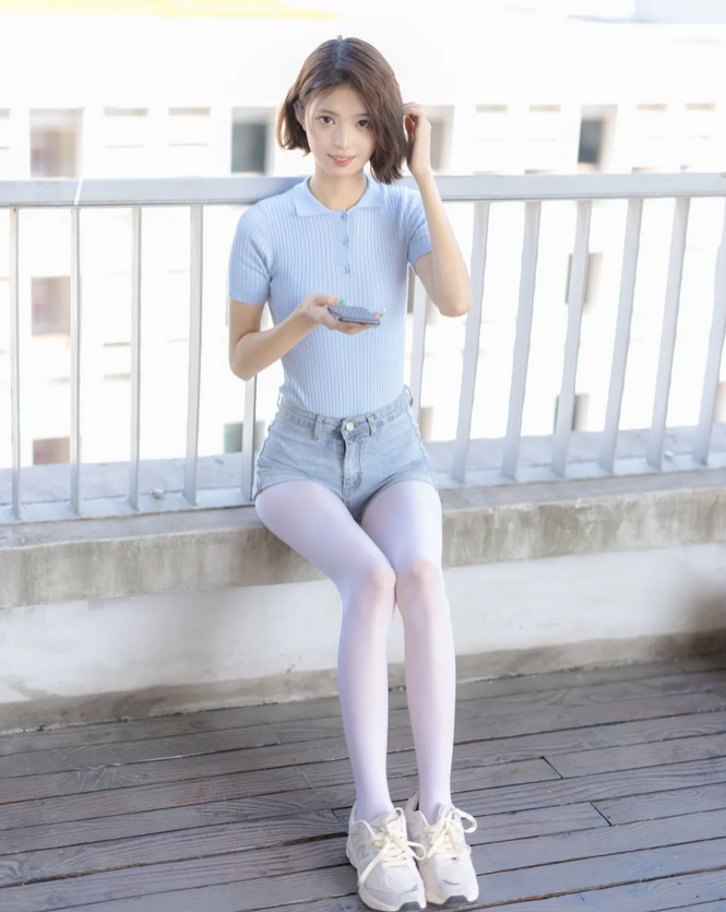 白丝美腿福利 媛媛森罗财团写真套图合集下载