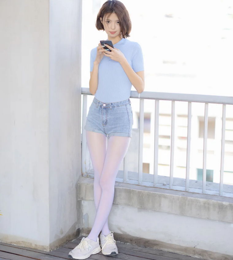 白丝美腿福利 媛媛森罗财团写真套图合集下载