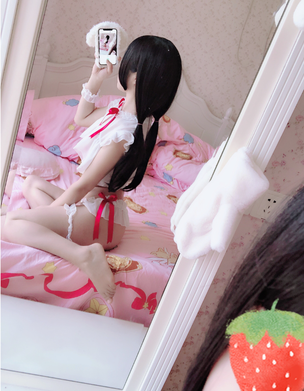 萝莉少女控清纯文艺宁宁子同学居家贝斯少女写真图片以及视频资源合集