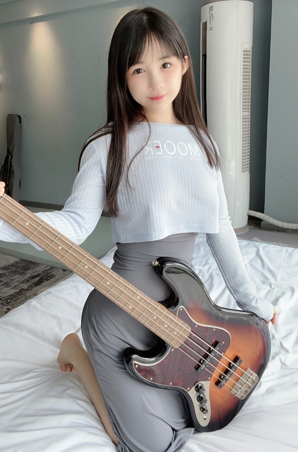 萝莉少女控清纯文艺宁宁子同学居家贝斯少女写真图片以及视频资源合集 萝莉少女控清纯文艺宁宁子同学居家贝斯少女写真图片以及视频资源合集