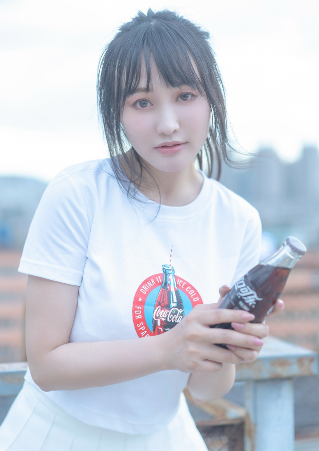 小何童鞋 女仆装私密回眸写真套图合集下载