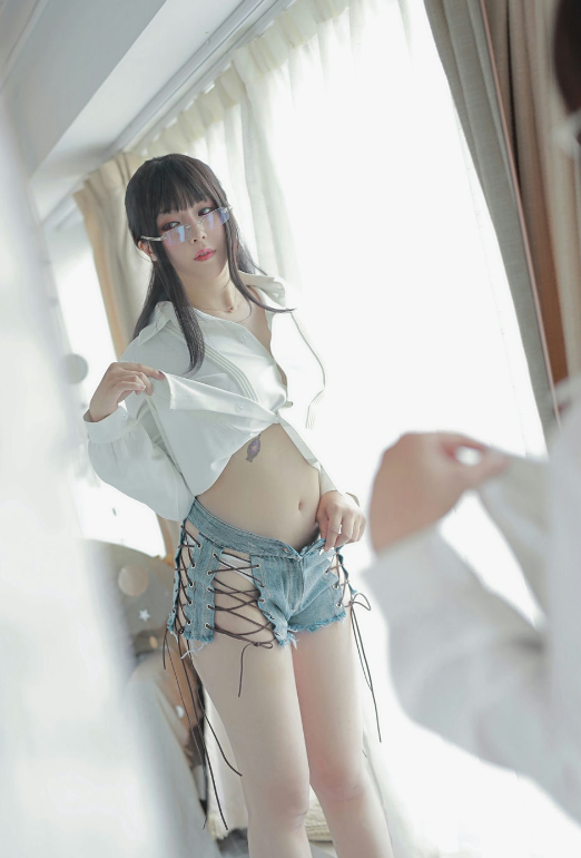 制服诱惑闪耀Latex小容仔咕咕厨房女仆服务写真图片以及视频合集下载 制服诱惑闪耀Latex小容仔咕咕厨房女仆服务写真图片以及视频合集下载