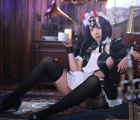 制服诱惑闪耀Latex小容仔咕咕厨房女仆服务写真图片以及视频合集下载 制服诱惑闪耀Latex小容仔咕咕厨房女仆服务写真图片以及视频合集下载