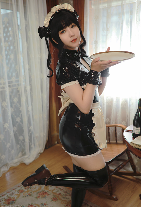 制服诱惑闪耀Latex小容仔咕咕厨房女仆服务写真图片以及视频合集下载