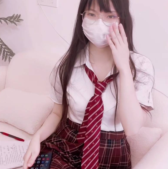 制服诱惑 可爱小熊奈奈居家学生制服写真套图合集下载