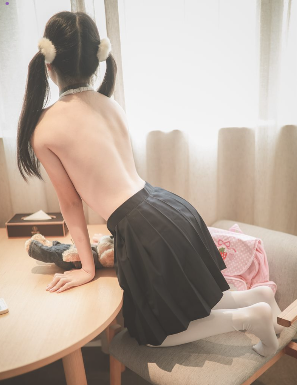 萝莉少女控诱惑工口小妖精萌系熊猫床照写真图包合集下载