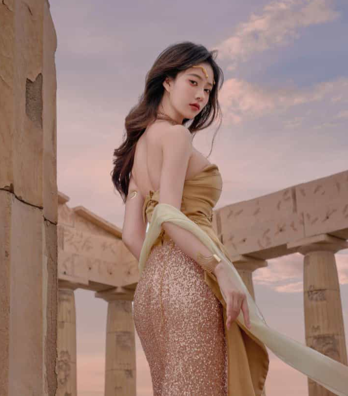 巨乳美女 高贵年年nnian 异域女神风情写真图片以及视频合集下载