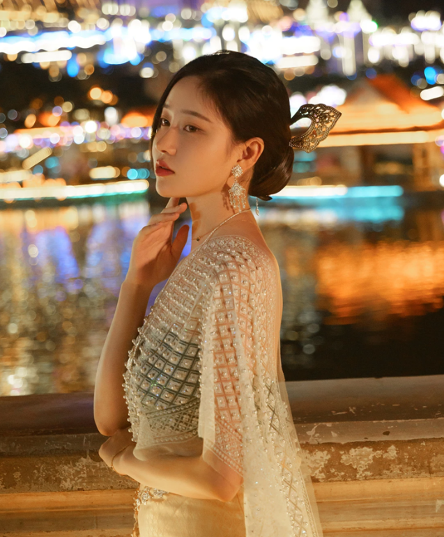 巨乳美女 高贵年年nnian 异域女神风情写真图片以及视频合集下载