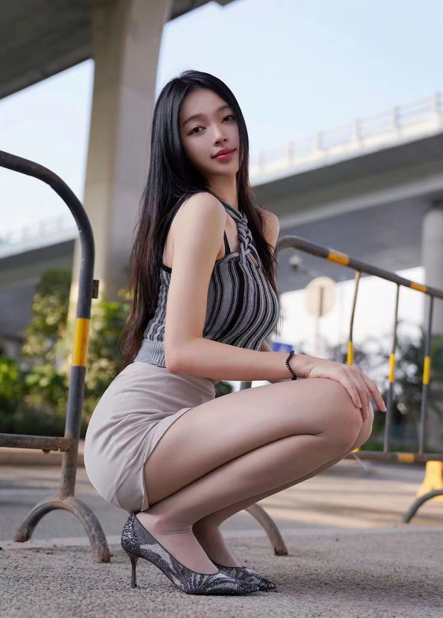 微密圈徐珺大哥时尚街拍蹲姿写真图片以及视频合集下载