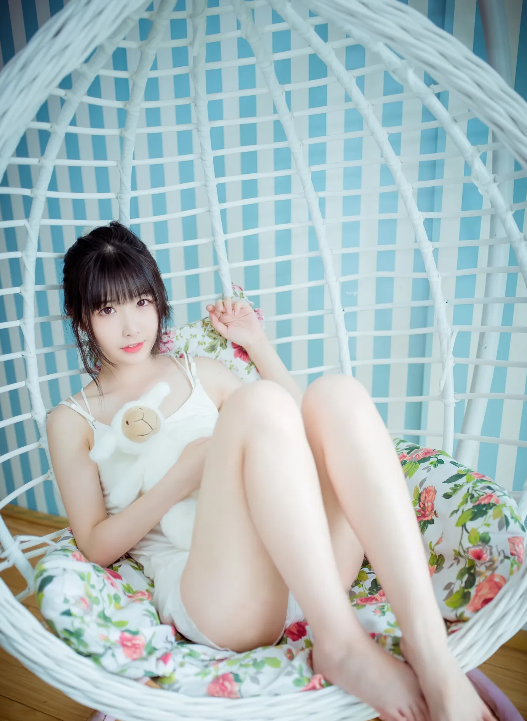 我才不是neko阳光下的温柔女仆写真套图合集下载