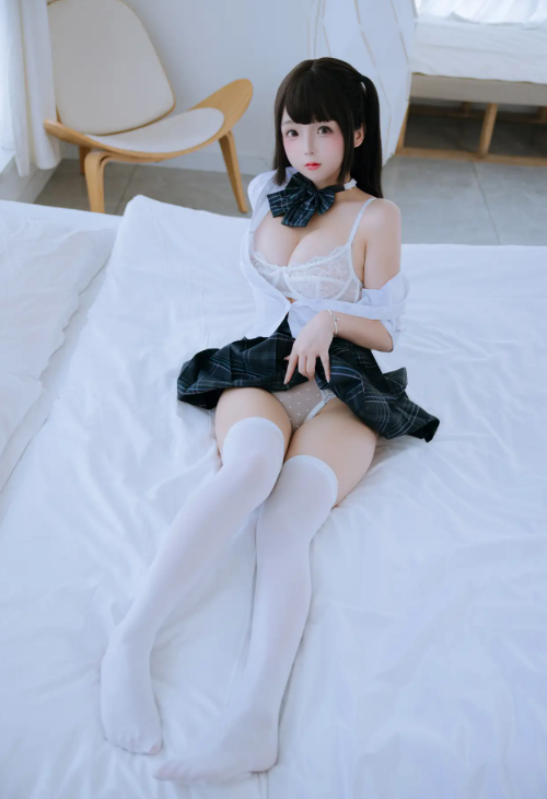 制服诱惑 娇羞日奈娇学妹制服诱惑写真图片以及视频合集下载