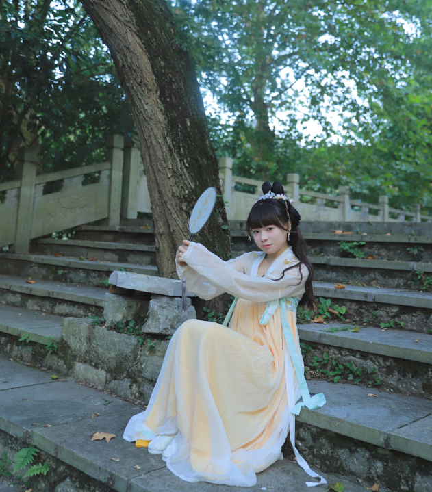 晓晓可可爱清新花园中的梦幻少女写真资源合集下载