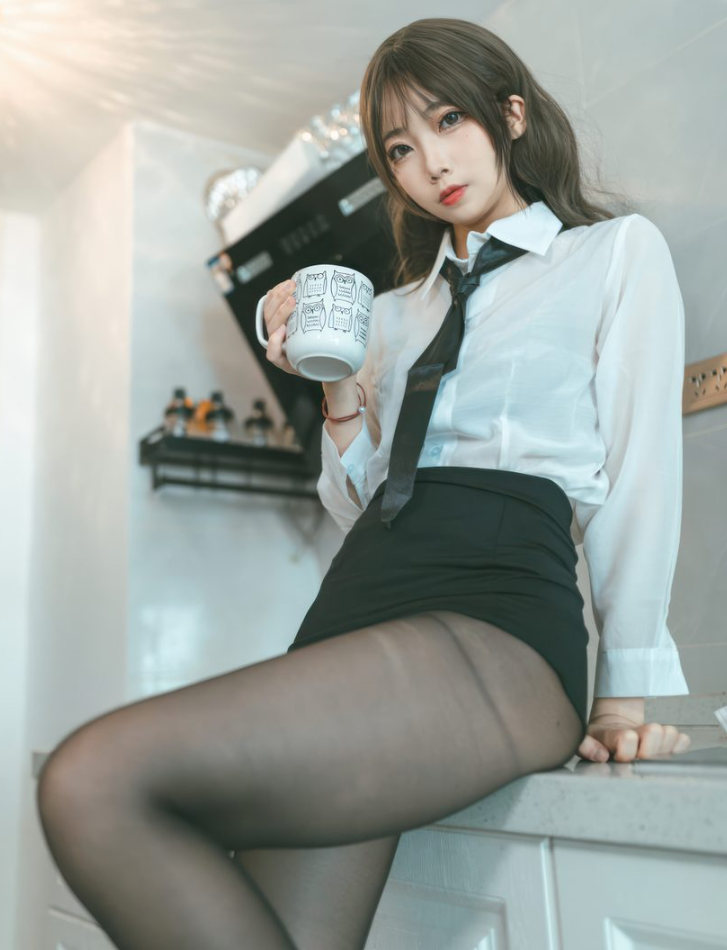 杏仁曲奇 厨房白衬衫黑丝诱惑写真套图合集下载