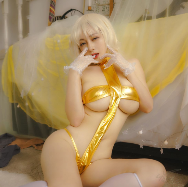 巨乳美女诱人樱晚gigi 黄金诱惑写真套图合集下载