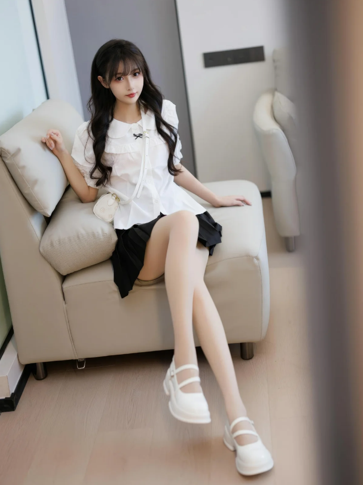 秀人网模特樱桃小阑子 清新校园风写真套图合集下载