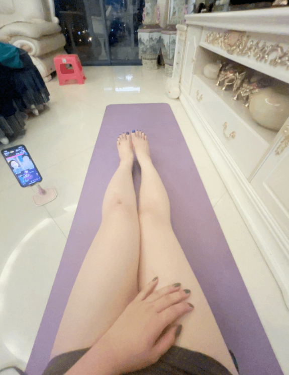 微密圈 波波安吖 丰腴 红丝绒魅夜写真图包合集下载