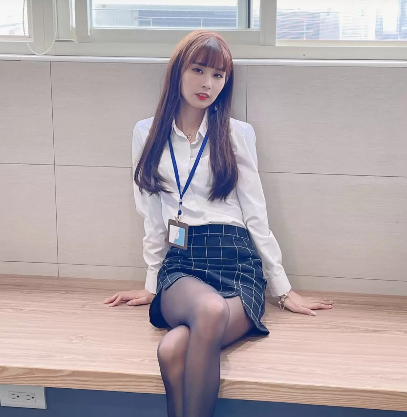 红裙魅惑 泥泥汝 写真图片以及视频合集 红裙魅惑 泥泥汝 写真图片以及视频合集