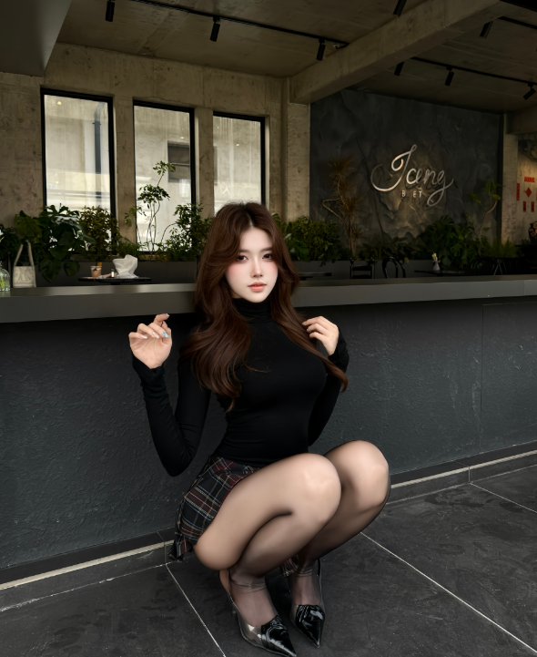 黑丝御姐微密圈优雅御姐美了个滢咖啡馆时尚写真套图合集下载