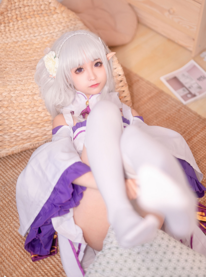 探索艾米利亚：兔玩映画的梦幻女神 | 男生必看的写真集推荐