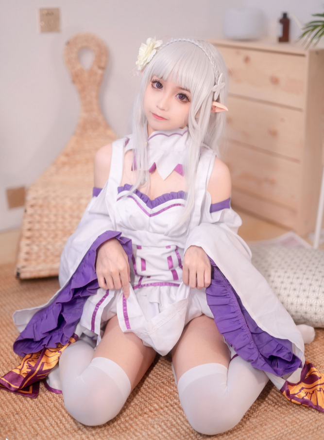 探索艾米利亚：兔玩映画的梦幻女神 | 男生必看的写真集推荐