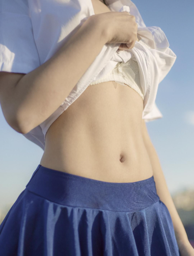 萝莉少女控菠萝社阳光元气觉蒽酱夏日风吹裙摆写真图包合集下载